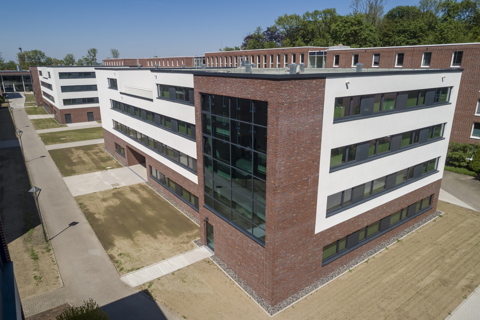 Moderne Architektur in Nordkirchen aus der Luft – professionelle Drohnenaufnahme