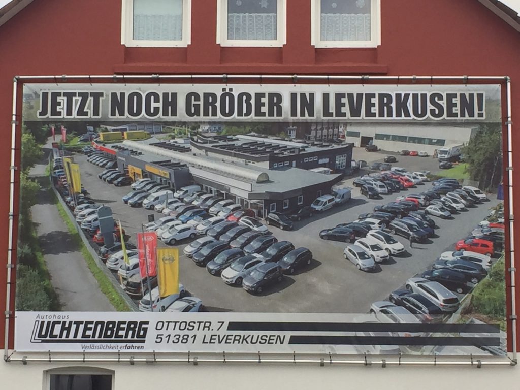 Großflächige Werbenutzung einer professionellen Luftaufnahme