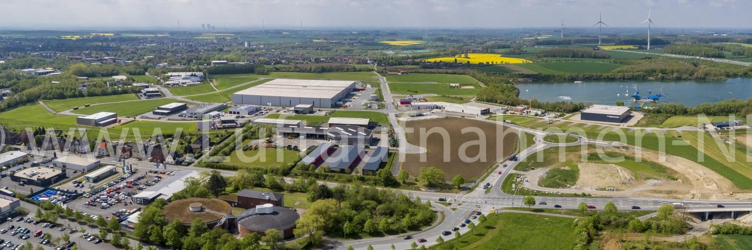 Gewerbegebiet Obere Brede in Beckum, 2021: Erschließung, Kreisverkehr und Gewerbeflächen.