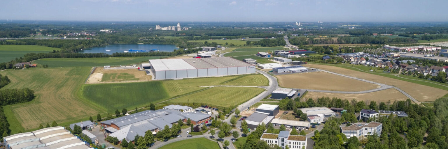 Gewerbegebiet Obere Brede in Beckum, 2019: Über die zentrale Halle zum Tuttenbrocksee.